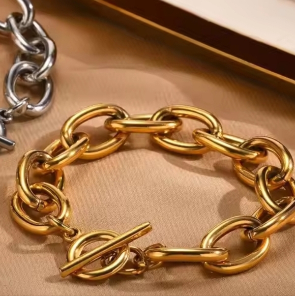 Gold Chain Bracelet - Picture 3 of 4